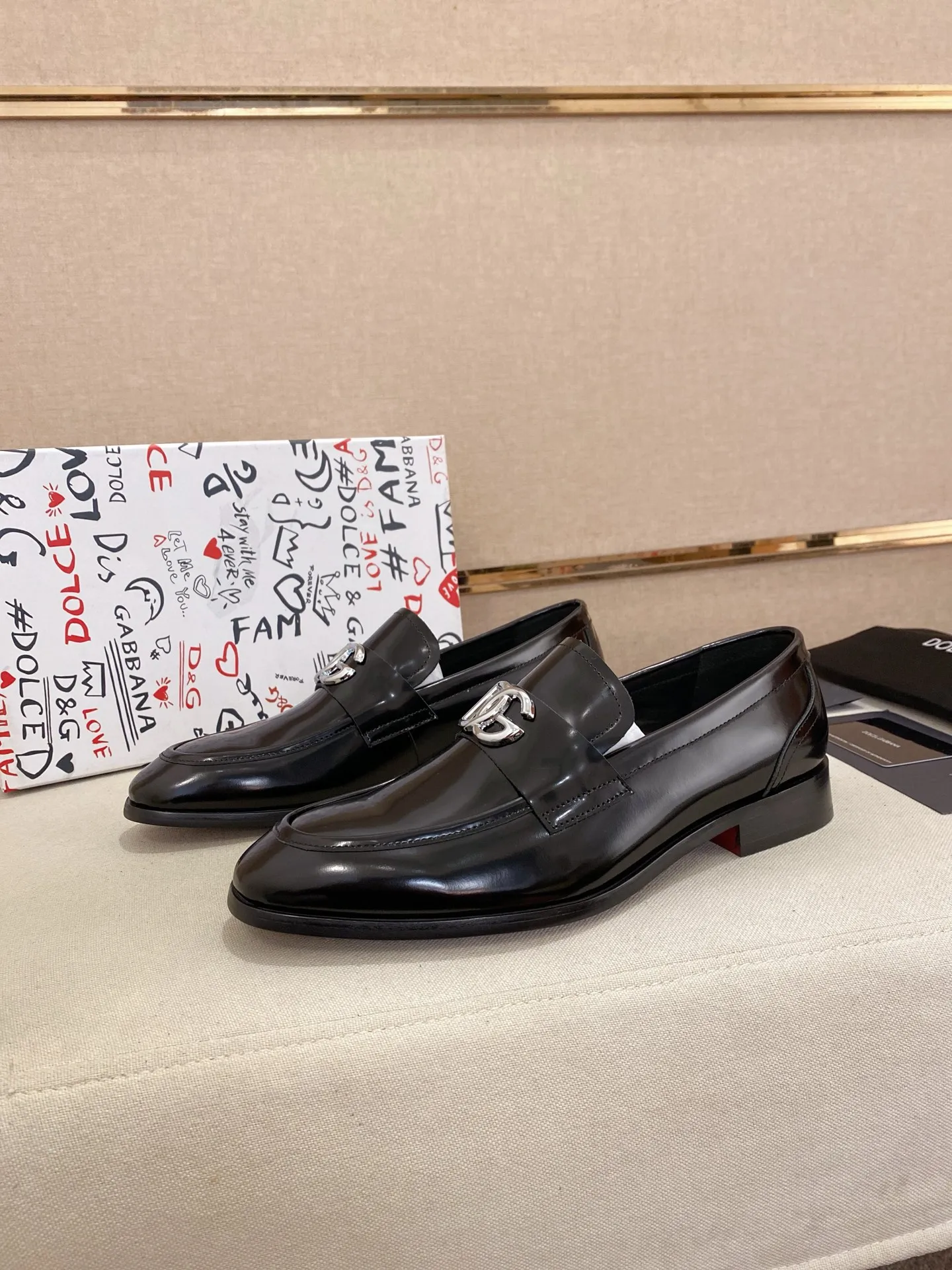 Men's clothing and shoes💰 520💰🌲DG top-notch🔍🔍men's new leather shoes🚹sold at the same time⚠The uppers are imported cowhide from Italy, the entire imported cowhide lining, and imported accessories💪💪, completely 1⃣️ vs. 1⃣️🇮🇹 💪💪, ⚠Sole: The original sole is specially provided by the original factory, the exclusive movable molded sole is super comfortable, ⚠Original factory follow-up goods, 🔍🔍high quality, can be entered and exited at will, welcome to compare ⚠Size number: 38-44. Can be customized 45 non-returnable